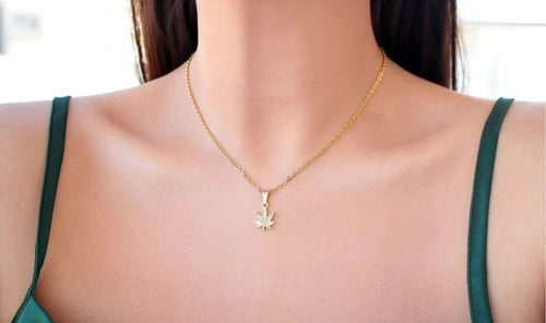 Collier Délicat Feuille de Cannabis 24 Carats