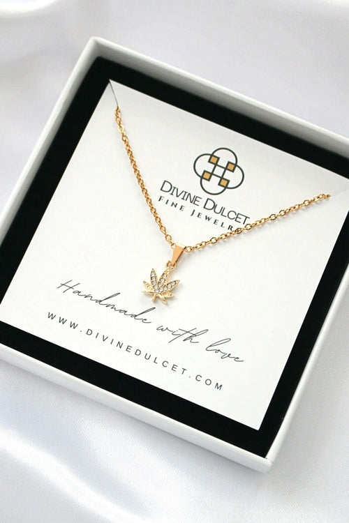 Collier Délicat Feuille de Cannabis 24 Carats